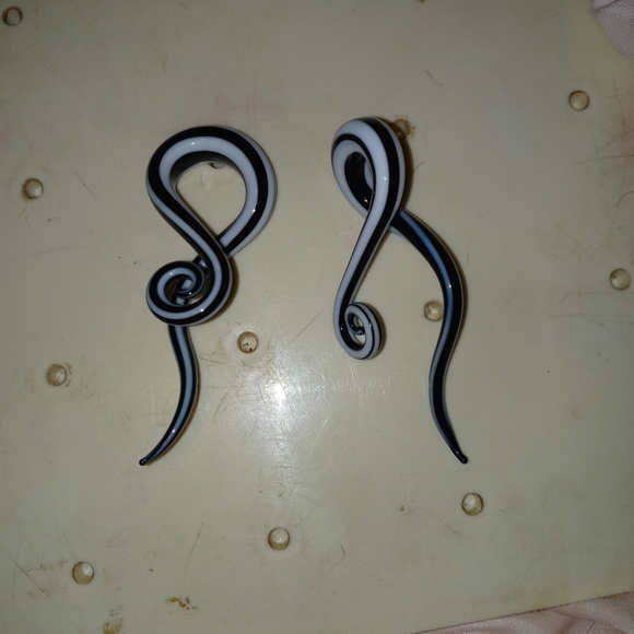 Glass Earrings - Picture 4 of 5